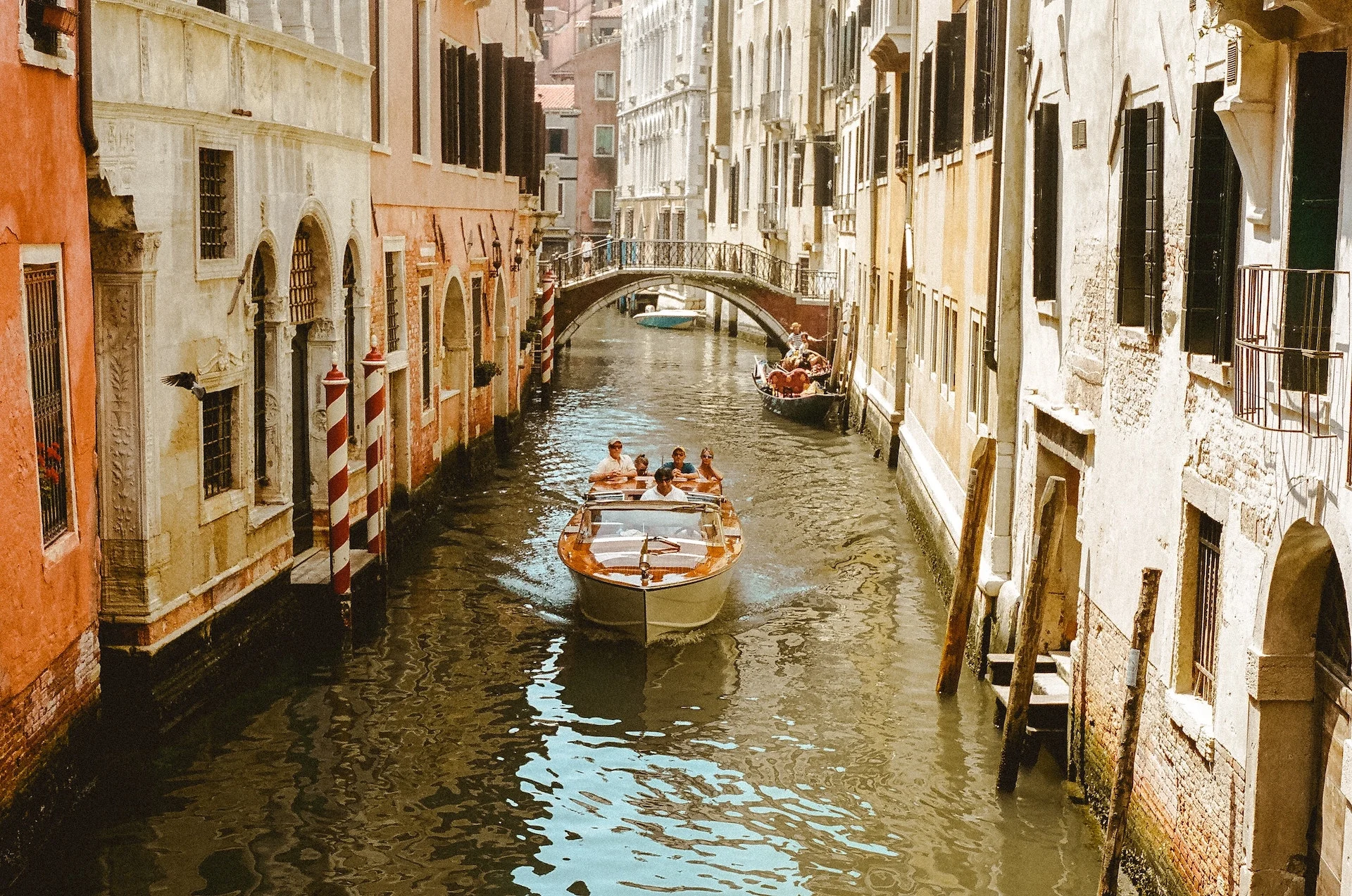 5 ways to use eSIM for travel tour vetting