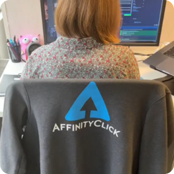 6635333991b21-aloSIM staff (3)