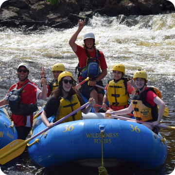 663533560b5d9-aloSIM staff (5)