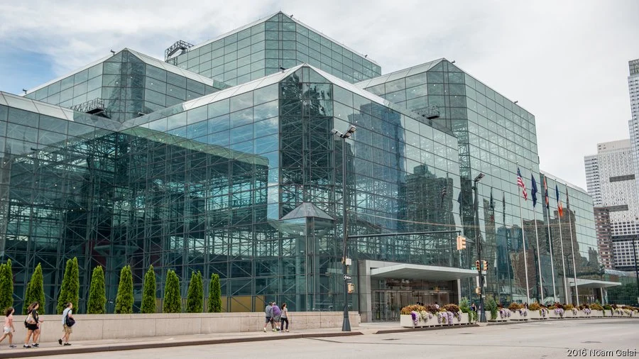 665772c90e944-javits center
