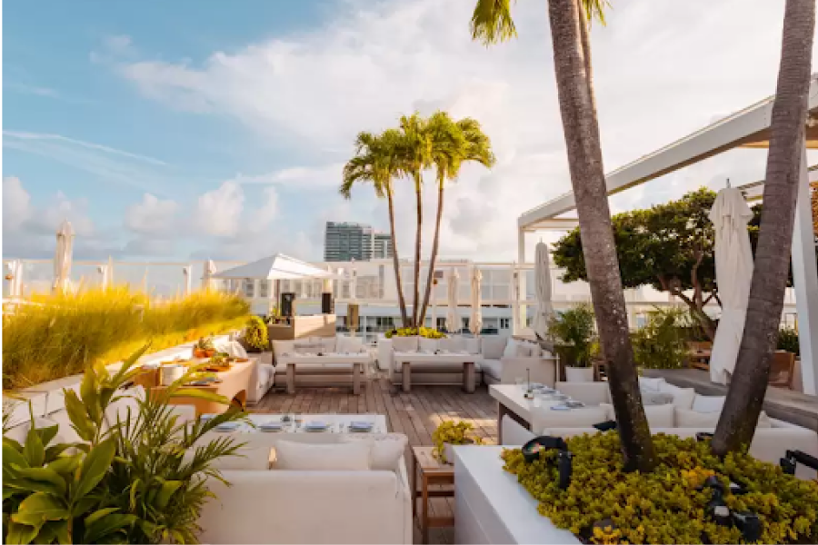 6758b219a57ba-1hotel_miami